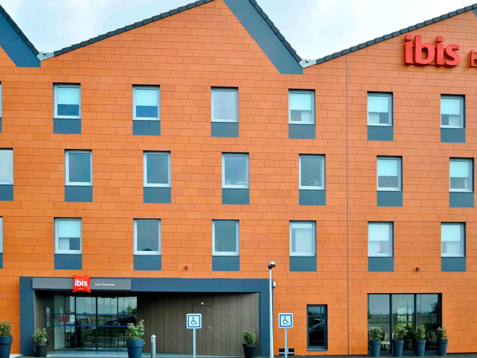 Отель Ibis Lyon Est Шапоне Экстерьер фото